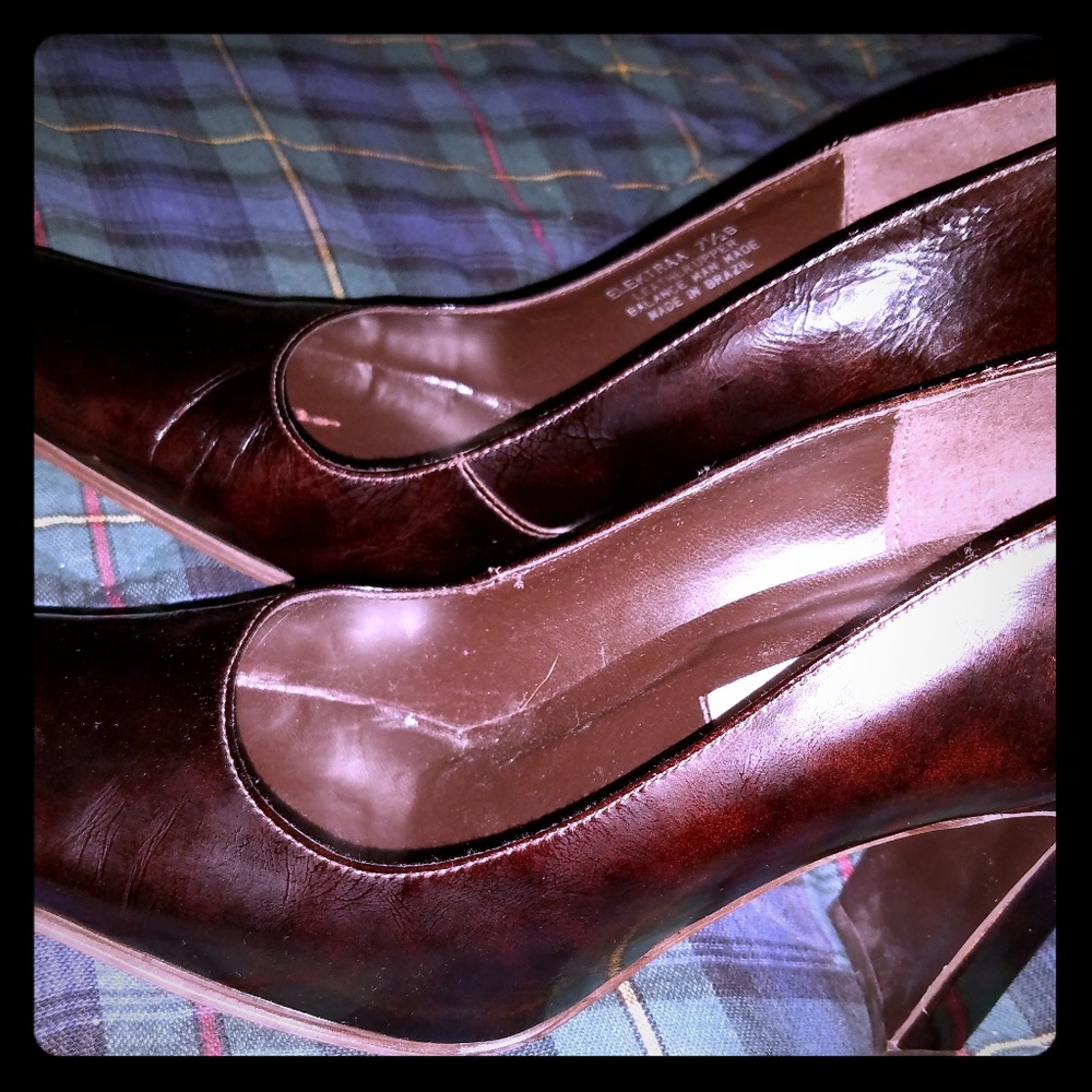 STEVE MADDEN SQUARE TOE HEELS